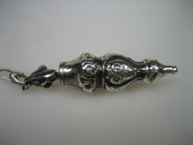 Antiek zilveren hanger van Zeeuwse Mutsen Speld uit ca. 1900