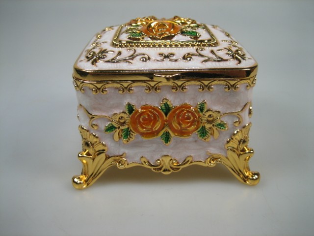Luxe Sieraden Doosje geëmailleerd met goudkleurige versieringen Wit