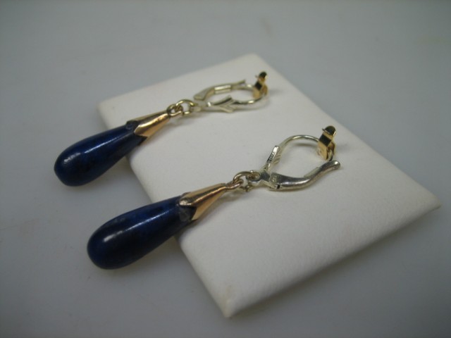 Gouden Pegel oorbellen met Lapis Lazuli met gouden kroontjes uit ca.  1952