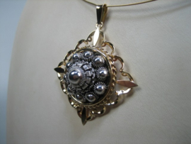 Antieke 14 karaat Zeeuwse geelgouden hanger met zilveren Zeeuwse knop uit  ca.1886