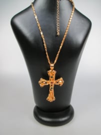 Goudkleurig groot kruis met diversen Zirkonias incl. collier