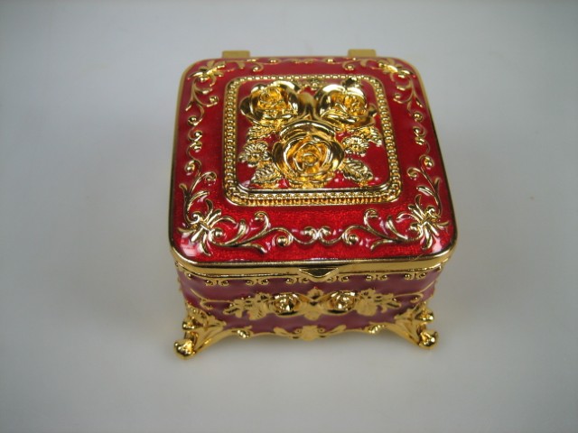 Luxe Sieraden Doosje Rood geëmailleerd met goudkleurige versieringen