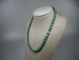 Antiek gemêleerd Agaat collier met Zilverkleurige  magneetsluiting en gezet met Spinel  steentjes