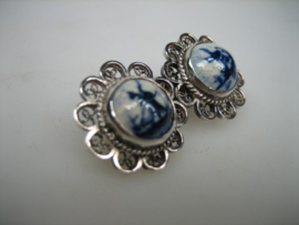 Zilveren Broche met twee windmolens Delfts Blauw uit ca.1928