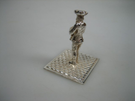Zilveren miniatuurtje klassieke hobospeler uit ca. 1978