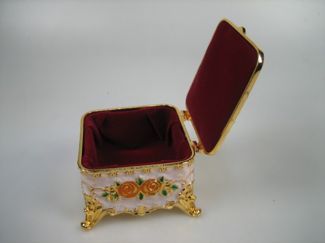 Luxe Sieraden Doosje geëmailleerd met goudkleurige versieringen Wit