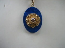Antieke 14 karaat geelgouden hanger op  Lapis lazuli en gouden hangoogje uit ca. 1889