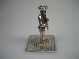 Zilveren miniatuurtje hobo speler klassieke muzikant uit ca. 1977