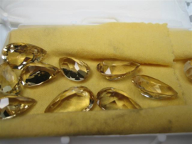 Goud Citrien van top kwaliteit uit ons atelier in een partij grote peer stenen