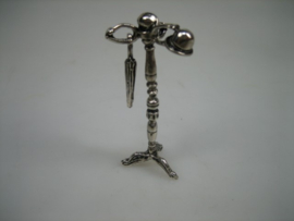 Zilveren Miniatuur als Kapstok met Bolhoed en paraplu