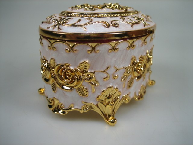 Luxe Sieraden Box Wit geëmailleerd Ovaal met goudkleurige versieringen Nieuw