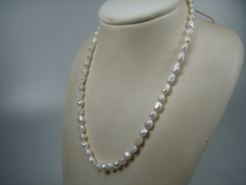 Barok Parels met zilveren Cartier sluiting uit eigen import