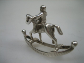 Zilver oud miniatuur hobbelpaard met kind van de zilversmid, J. Weeda uit ca. 1974