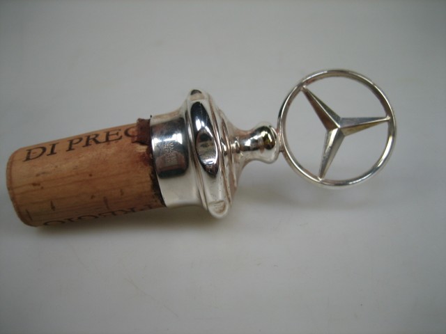 Zilveren oude Wijn dop met Mercedes embleem uit ca. 1930