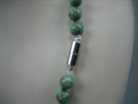 Antiek gemêleerd Agaat collier met zilverenkleurige magneetsluiting