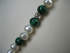 Barok Parel collier met Malachiet en briljant geslepen Zirkonen met magneet sluiting