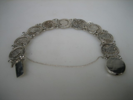 Koningin Wilhelmina zilveren dubbeltjes armband uit het jaar 1941