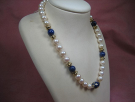 Antiek Parel collier met Lapis Lazuli en 8 gouden tussen stukken 14 karaats ca.1935