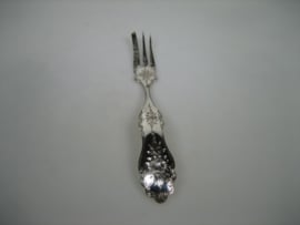 Antiek zilveren vleesvorkje / zuurvorkje biedermeier ca. 1856/1867