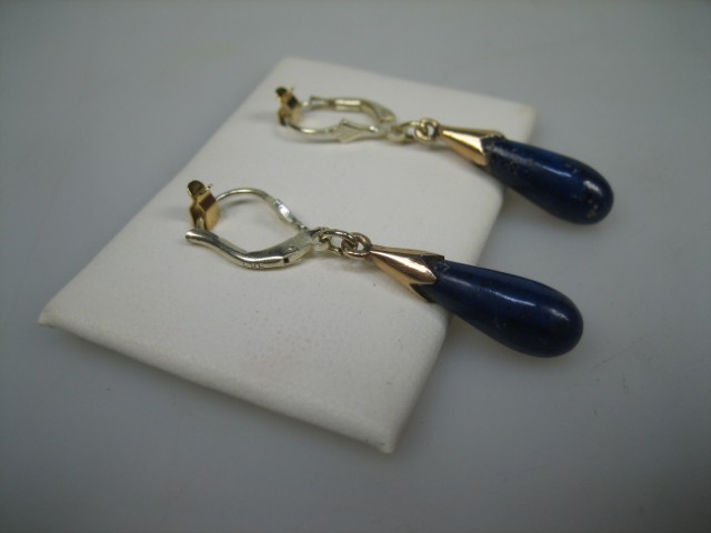 Gouden Pegel oorbellen met Lapis Lazuli met gouden kroontjes uit ca.  1952