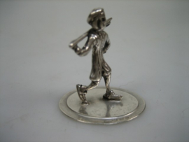 Miniatuurtje Zilver en Zeldzaam  Hockeyspeller van J. Weeda uit ca. 1979