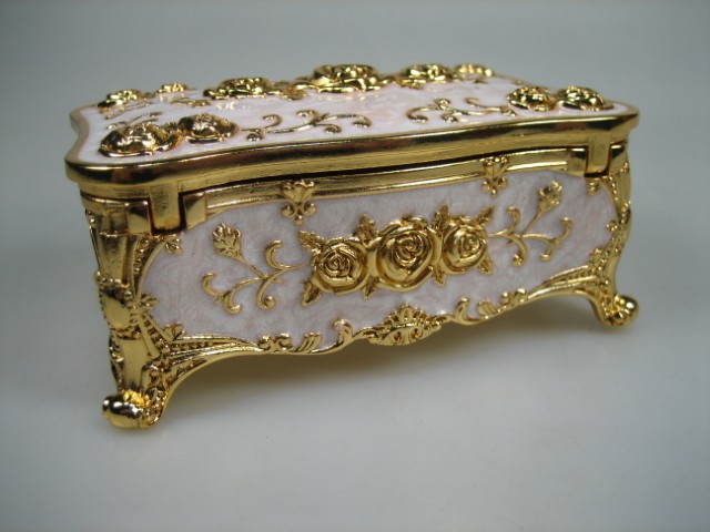 Luxe Sieraden Box Wit geëmailleerd met goudkleurige versieringen