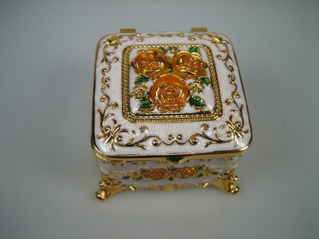 Luxe Sieraden Doosje geëmailleerd met goudkleurige versieringen Wit