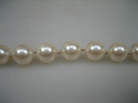 Lang Schelp parel collier met 14 karaat gouden karabijn sluiting uit de toneel wereld uit ca. 1960