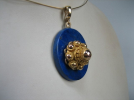 Antieke 14 karaat geelgouden hanger op  Lapis lazuli en gouden hangoogje uit ca. 1889