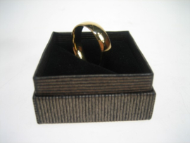 Trouw ringen van Titanium met 18 karaat vergulding diversen maten op voorraad