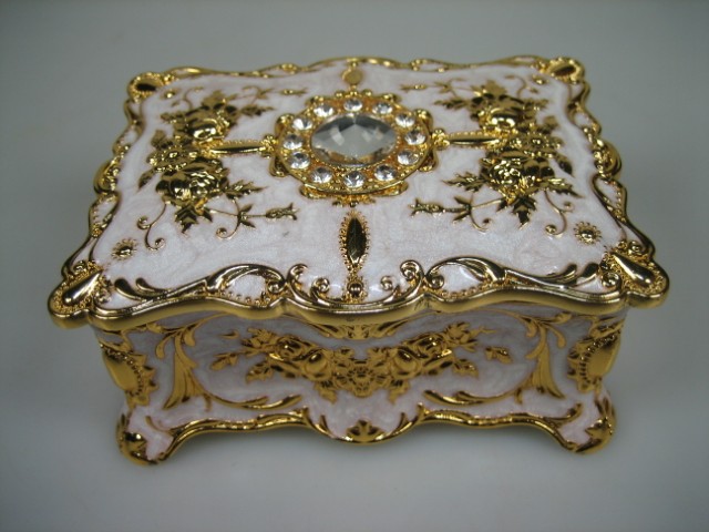 Luxe Sieraden Box Wit geëmailleerd met goudkleurige versieringen Nieuw
