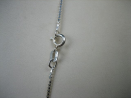 Zilveren filigrain hanger met zilveren collier uit ca.1950