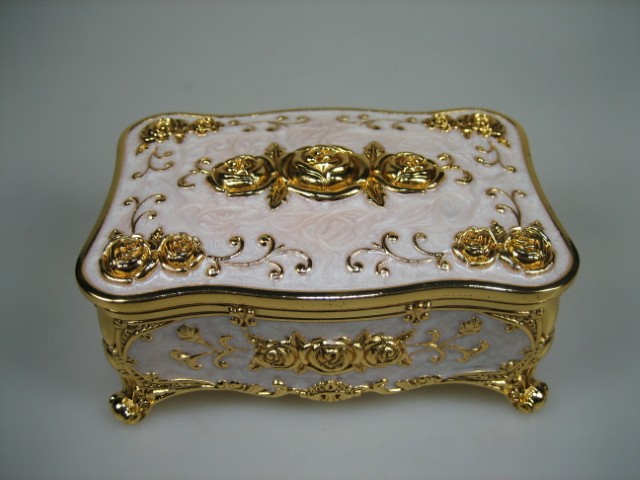 Luxe Sieraden Box Wit geëmailleerd met goudkleurige versieringen