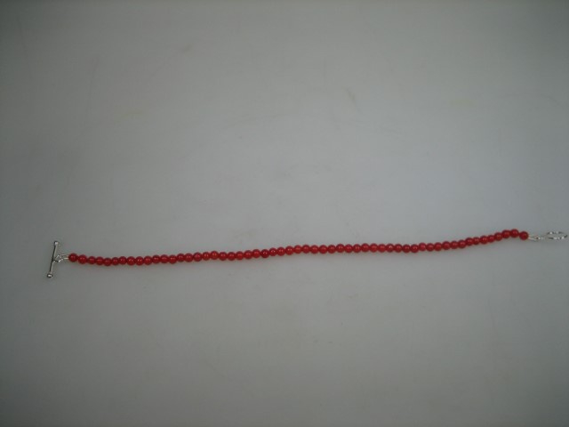 Antieke Bloedkoralen Baby Armbandje met zilveren kapittelstokje sluiting uit ca.1890