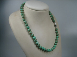 Antiek gemêleerd Agaat collier met zilverenkleurige magneetsluiting