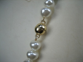 Barok Parel collier met Malachiet en briljant geslepen Zirkonen met magneet sluiting