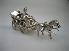 Zilveren Hooiwagen miniatuur Paard met 2 personen uit ca.1965