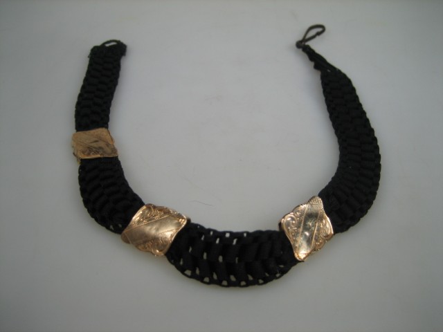 Antieke Zwarte Horlogekoord met 3 Gouden Schuivers uit ca. 1844