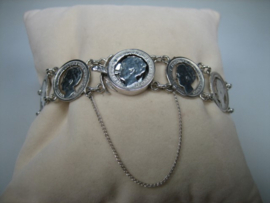 Koningin Wilhelmina zilveren dubbeltjes armband uit het jaar 1941