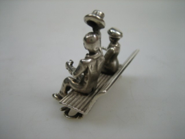 Zilveren bankje met vrouw en man zeldzaam miniatuurtje en massief uit ca. 1967