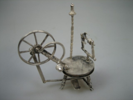 Zilveren Spinnenwiel miniatuur Zilver uit ca. 1979