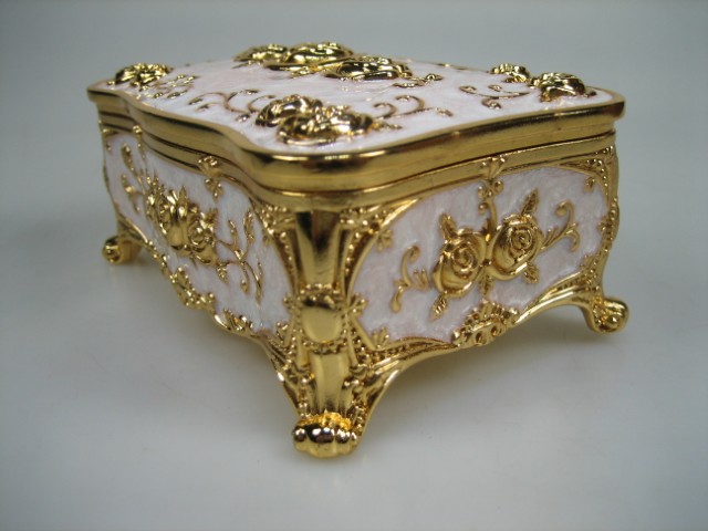 Luxe Sieraden Box Wit geëmailleerd met goudkleurige versieringen