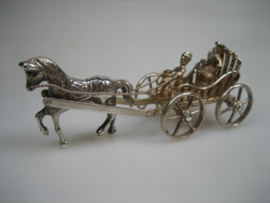 Zilveren Miniatuur Boerwagen met man op de Bok met Paard uit ca. 1976
