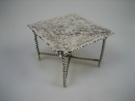 Antieke zilveren miniatuur tafeltje Schoonhoven uit ca. 1875/1924