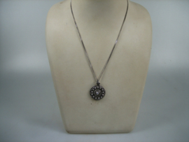 Antieke Zeeuwse knop hanger met zilveren gourmet collier ca. 1910