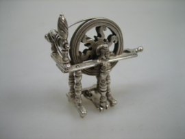 Miniatuur Zeldzaam Zilveren Spinnenwiel uit ca. 1969