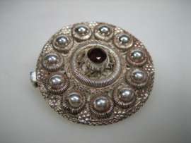 Antieke Zeeuwse Zilveren Knop Broche met Granaat ca. 1930