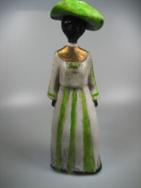 Art - Deco Beeld Dame met Hoed en monogram in onderzoek uit ca. 1924
