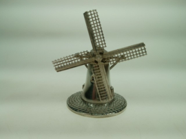 Zilveren zeldzame Boerenmolen met draaibare boven kap en wieken 1977