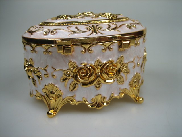 Luxe Sieraden Box Wit geëmailleerd Ovaal met goudkleurige versieringen Nieuw